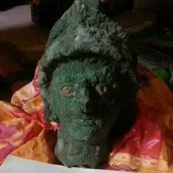 Facebook’s Black Market in Antiquities